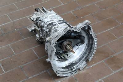 Schaltgetriebe BMW 316i E30 21027549