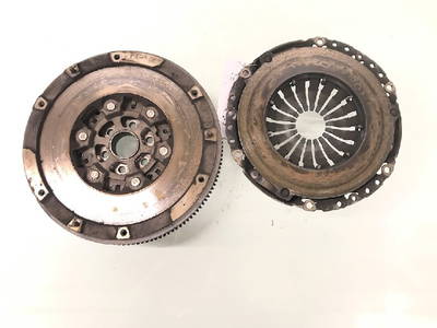 Zweimassenschwungrad LUK Vectra C GTS Hatchback 5-drs 2.2 DIG 16V (Z22YH(Euro 4)) 2006 (55351936)