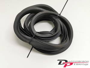 Türgummi rechts hinten Opel Astra H Caravan 13200157 P12643930