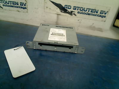 Cd-Player Peugeot 308 SW (L4/L9/LC/LJ/LR) Combi 5-drs 1.6 BlueHDi 120 (DV6FC(BHZ)) 2014 (E910R0411012)