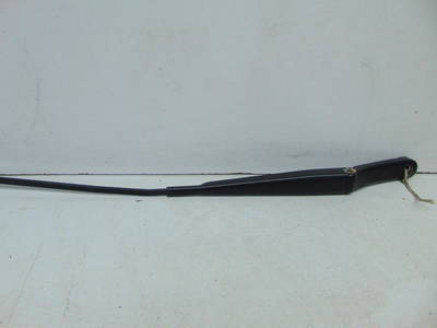 Wischerarm rechts (Türgriffe lackiert
Aussenspiegelgehäuse lackiert
Drehzahlmesser)