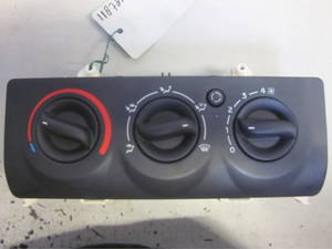 Heizungsbetätigung (Konsole) Renault Clio II B 8200147157 P2706456