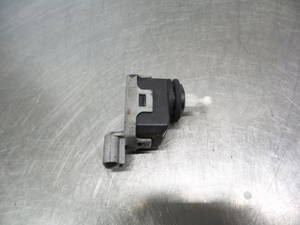 Stellmotor Scheinwerfer links Opel Astra G CC T98 90590665 P6070406