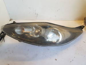 Hauptscheinwerfer links FORD FIESTA VI 1.25 FORD,8A61-13W030-AG 44 KW