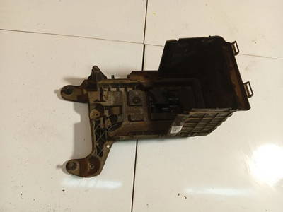 Batteriekasten Volkswagen Touran, 2003.01 - 2006.10 1K0915333B 1K0 915 333-B